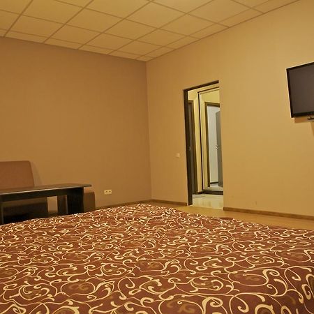 West Hotel Charkiv Esterno foto