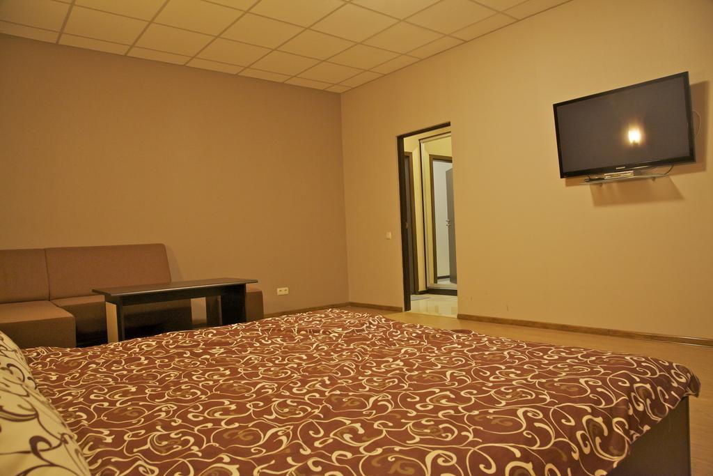 West Hotel Charkiv Esterno foto